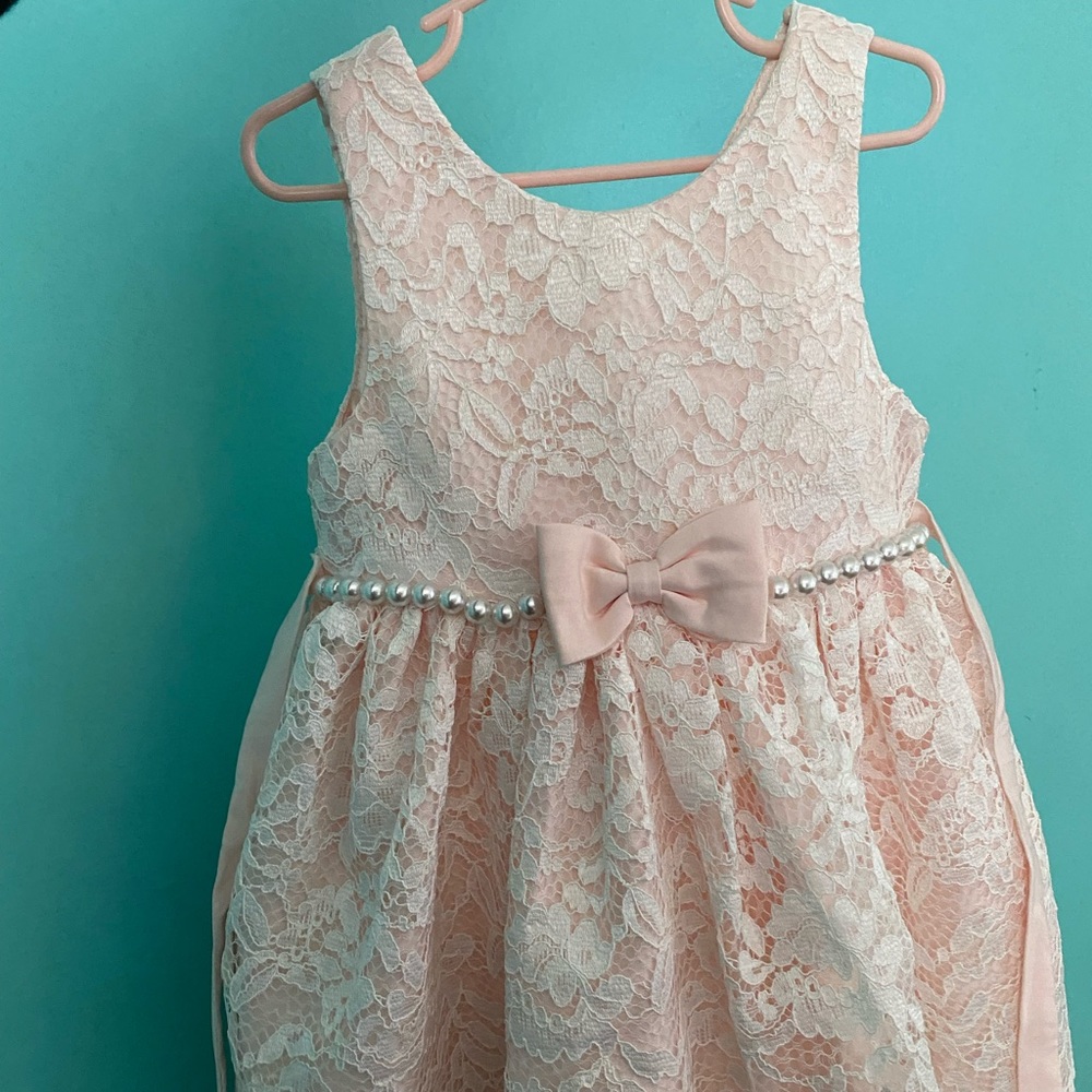 Light pink lace dress. Size 5t. Worn 1 time